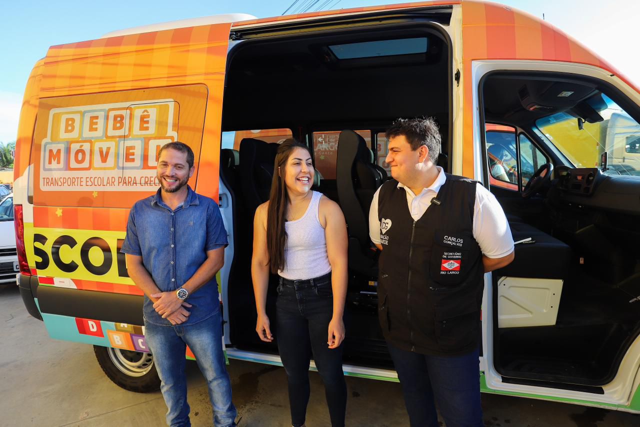 Rio Largo implanta programa que garante transporte para conduzir crianças para as creches da cidade; são 28 vans adaptadas