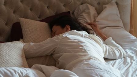 Psicólogo explica como a qualidade do sono afeta a saúde mental. O descanso diário é importante para o bem-estar e uma boa qualidade de vida