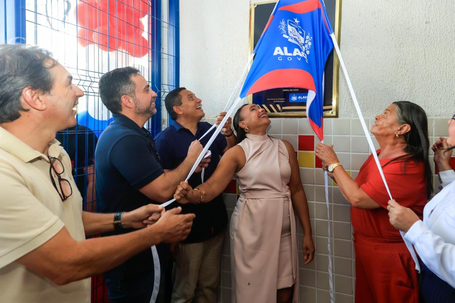 Em Palmeira, Dantas entrega escola e sobrevoa obras de hospital e duplicação da AL/115
