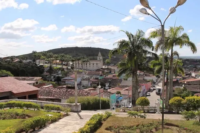 Cenário pela disputa da Prefeitura de Quebrangulo é bem atípico aos pleitos passados; embate envolve até uma  mesma família