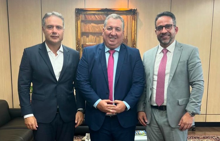 Em Brasília prefeito se reúne com governador, ministro, senador e deputado na busca de apoio para Porto de Pedras