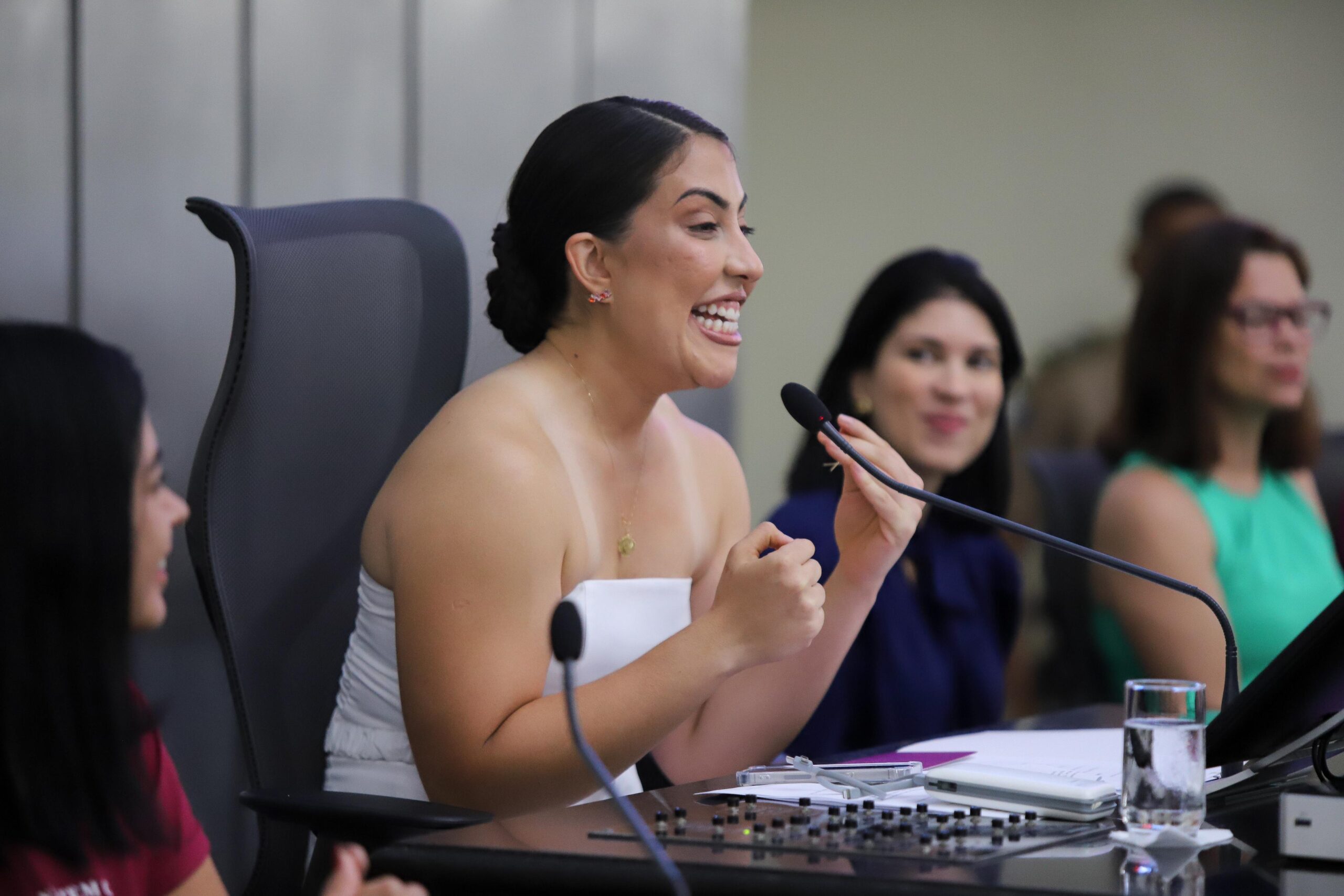 Trabalho invisível: Audiência proposta por Gabi Gonçalves discute desafios da maternidade e economia do cuidado