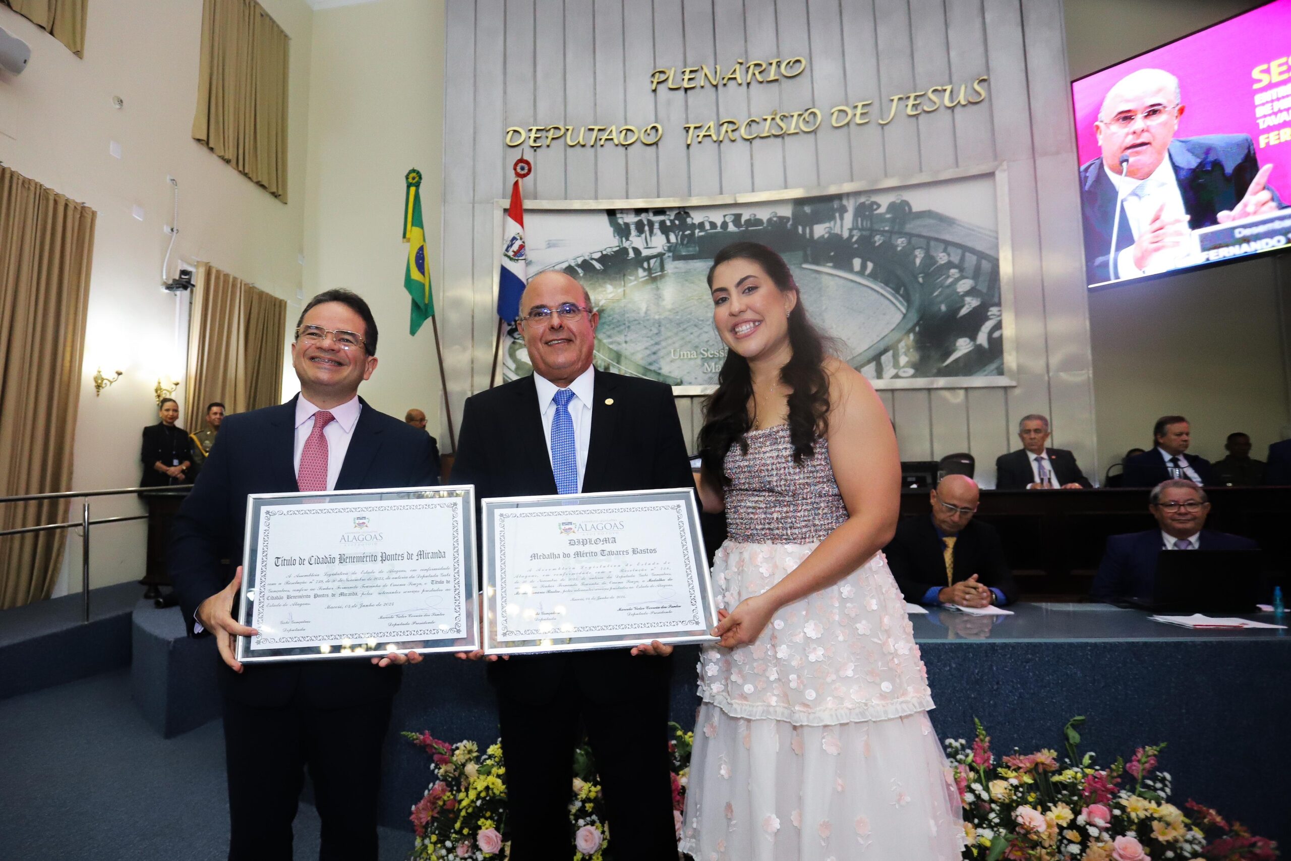 Presidente do TJ/AL recebe dupla homenagem na Assembleia Legislativa por meio da deputada Gabi Gonçalves