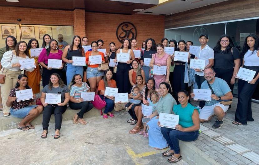 Grupo Amarante e Prefeitura de Porto de Pedras contemplam turma de 42 pessoas com curso profissionalizante