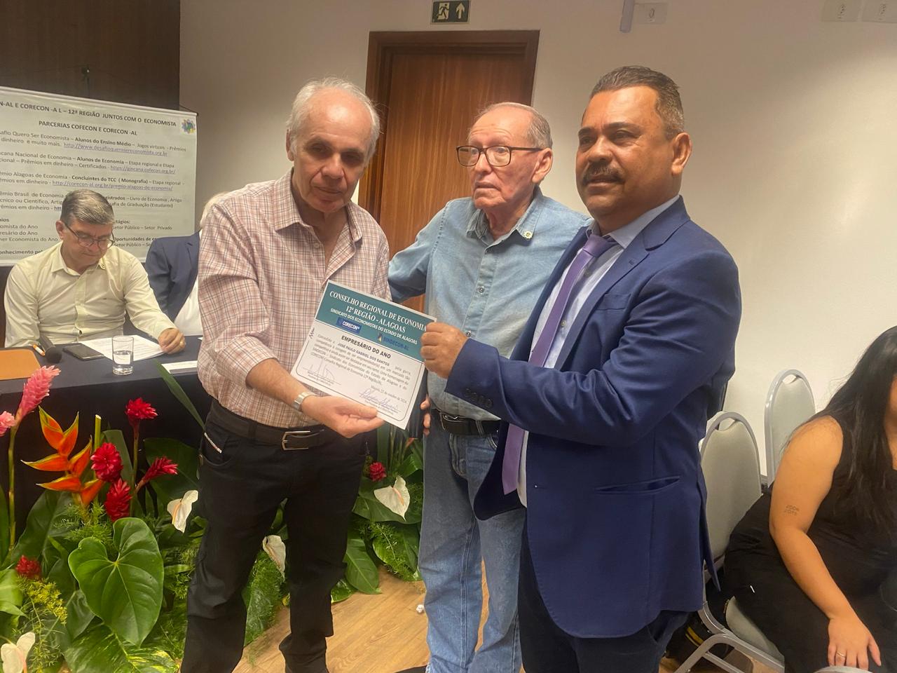 Presidente da JOGRAF é homenageado com título de Empresário do Ano pelos economistas alagoanos