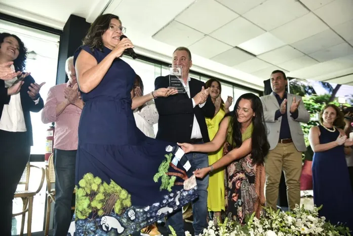 Em cerimônia nacional bandeira azul celebra turismo sustentável e premia Praia do Patacho