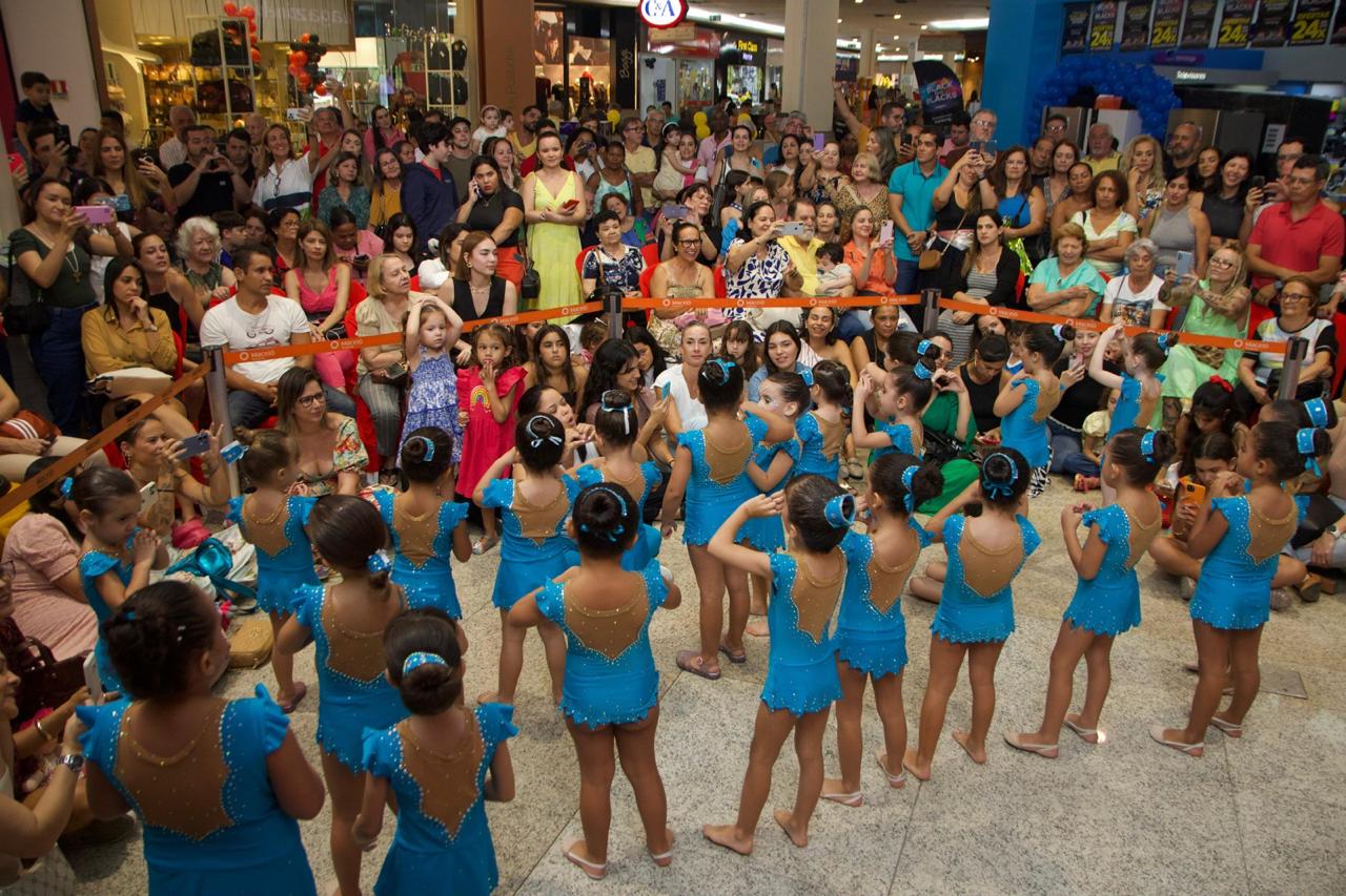 VÍDEO: Alunos da Escola Pingo de Gente dão um show de apresentação natalina no Maceió Shopping