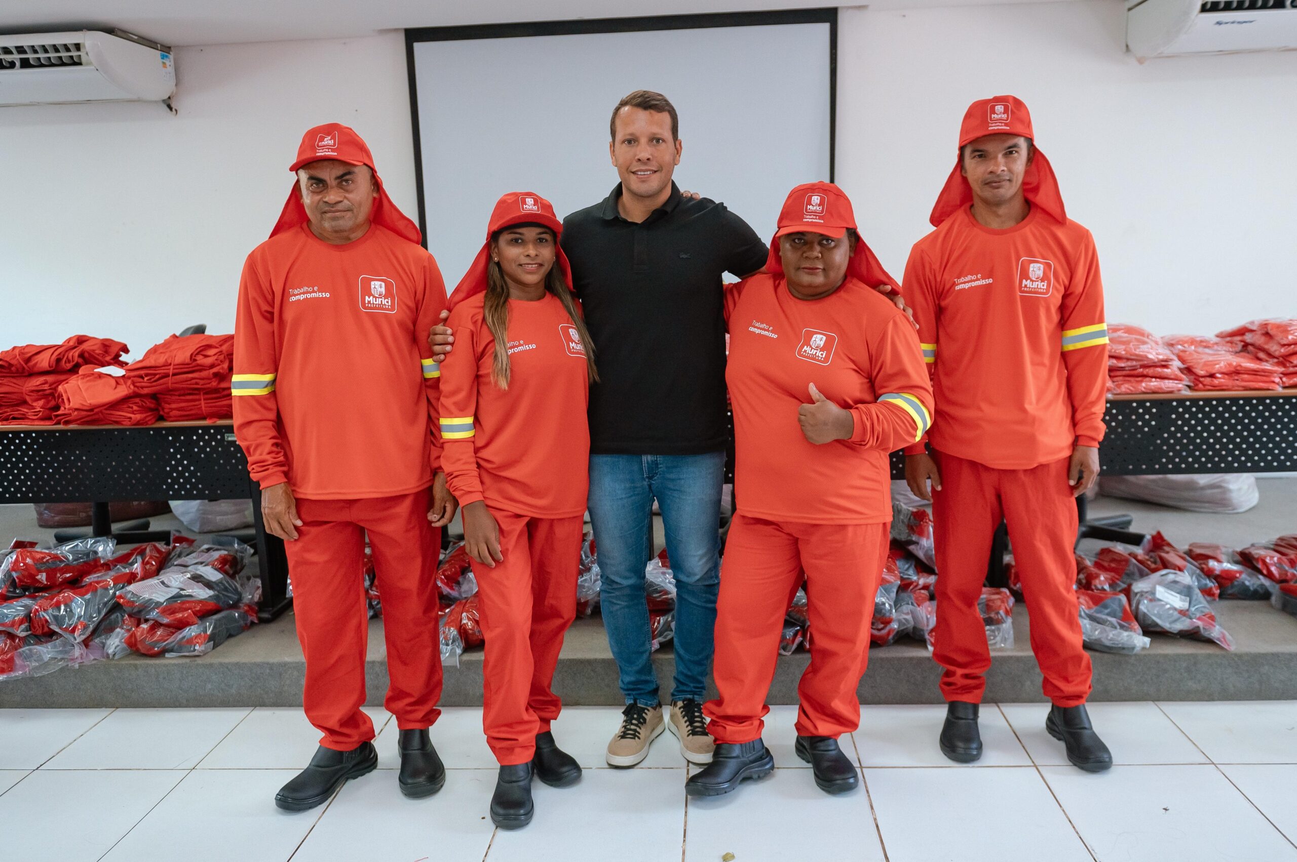 Remi Filho inicia seu governo investindo em novos  equipamentos para os garis da cidade