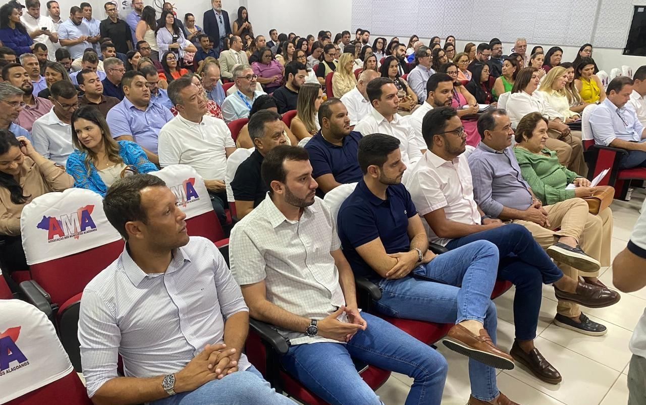 Remi Filho prestigia reunião da AMA otimista para levar ações apresentadas para Murici 