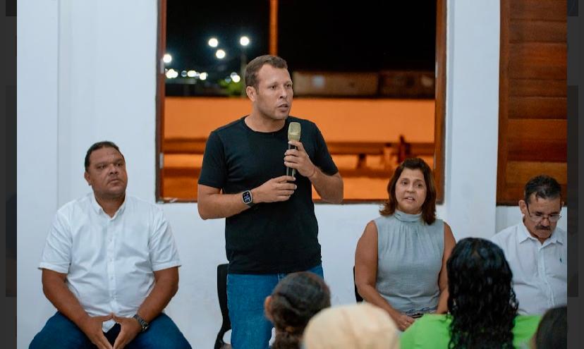 Alunos do EJA de Murici são contemplados com kits escolares durante evento comandado por prefeito Remi