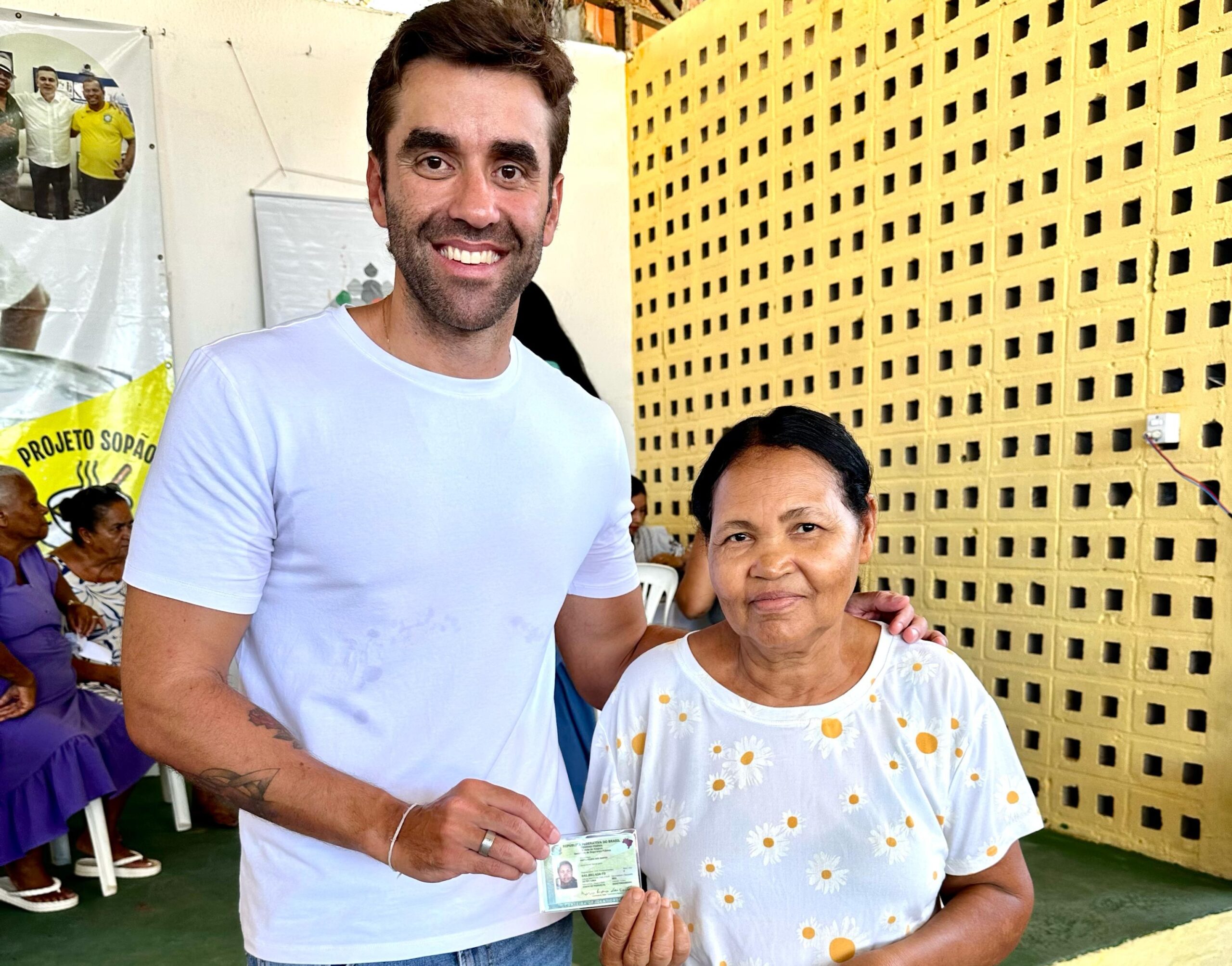 Seprev movimenta um sábado  no Jacintinho via projeto "Cidadão Legal" na entrega de carteira de identidade