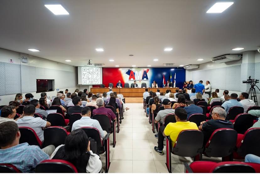 Ziane Costa destaca temas importantes discutidos durante reunião na sede da AMA