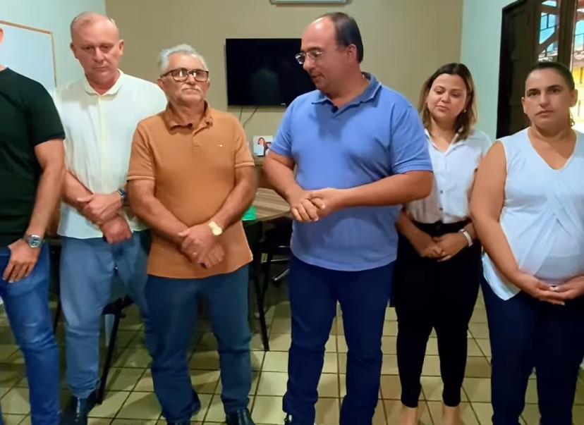 Prefeito oferece reajuste salarial para professores de Junqueiro maior do que foi dado pelo Estado e Maceió