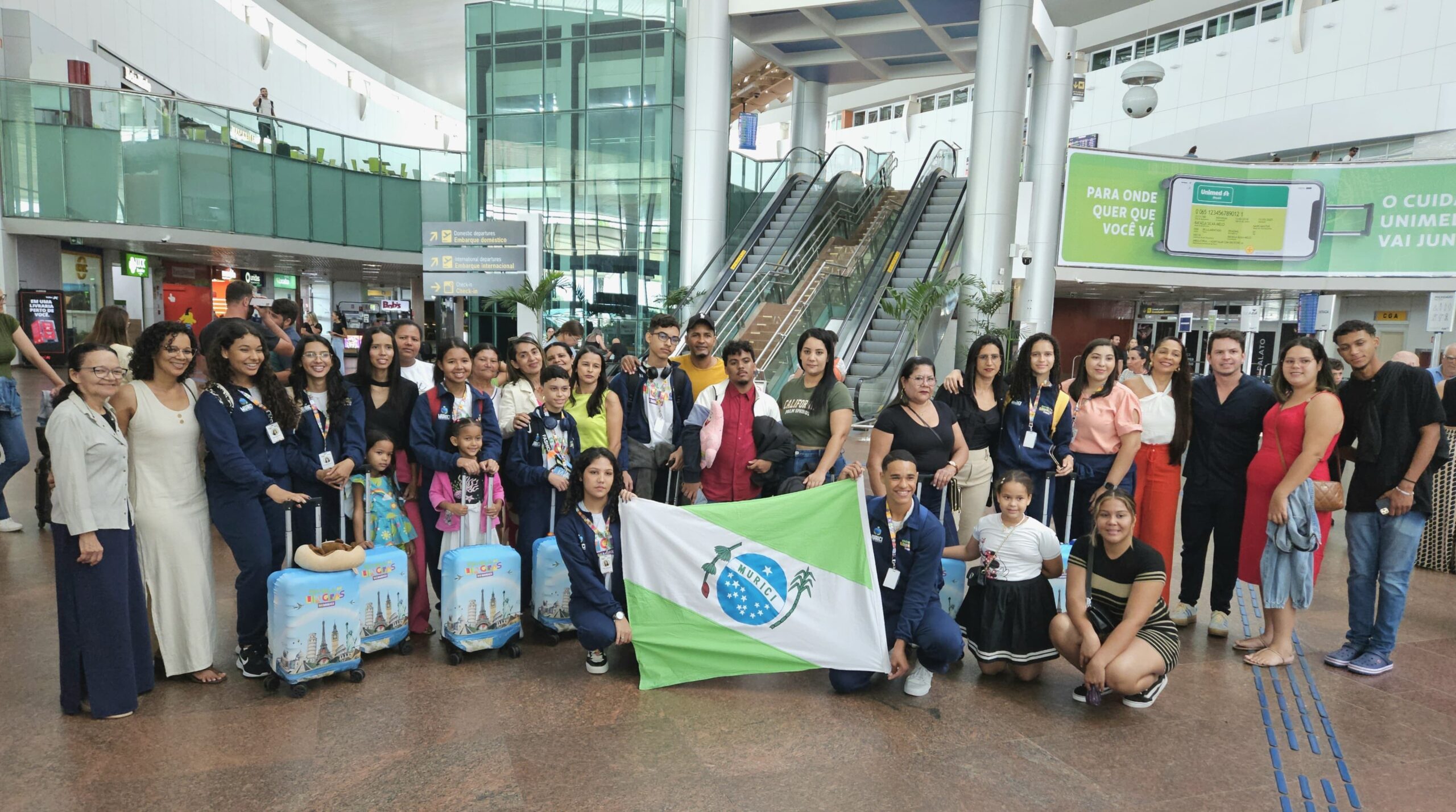 Alunos de Murici/AL que atuam na Escola de Línguas do município embarcam para Londres na busca de experiência